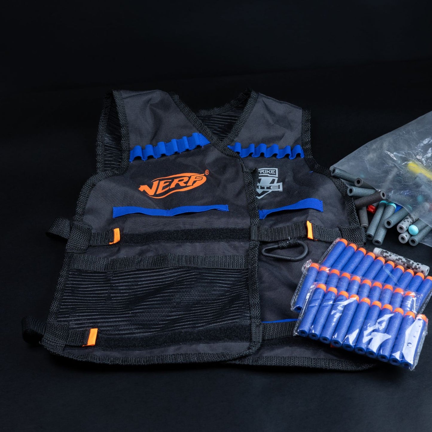 Nerf Taktische Weste mit verschiedenen Darts - Konvolut / Mix - ca. 300 Stück