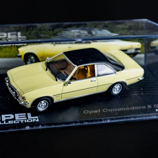 Opel Collection - Commodore B GS/E (1972-1977) - 1:43 Standmodell - Mini-Vitrine