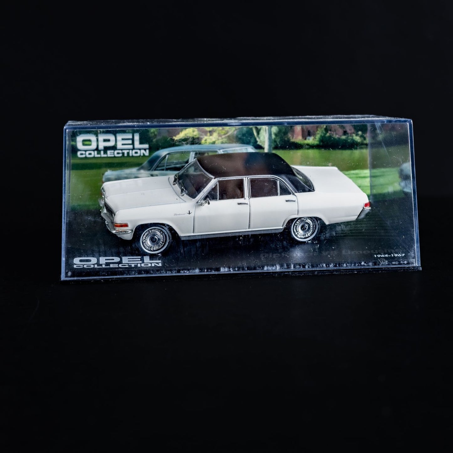 Opel Collection - Diplomat V8 (1964-1967) - 1:43 Stand-Modell - Mini-Vitrine