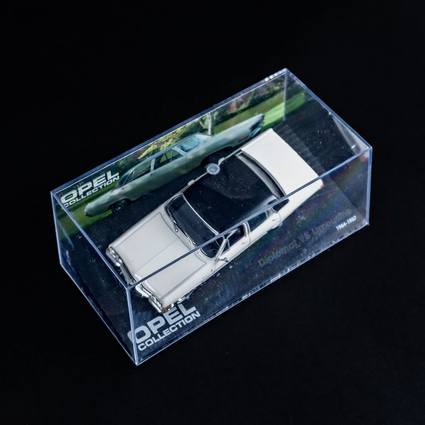 Opel Collection - Diplomat V8 (1964-1967) - 1:43 Stand-Modell - Mini-Vitrine