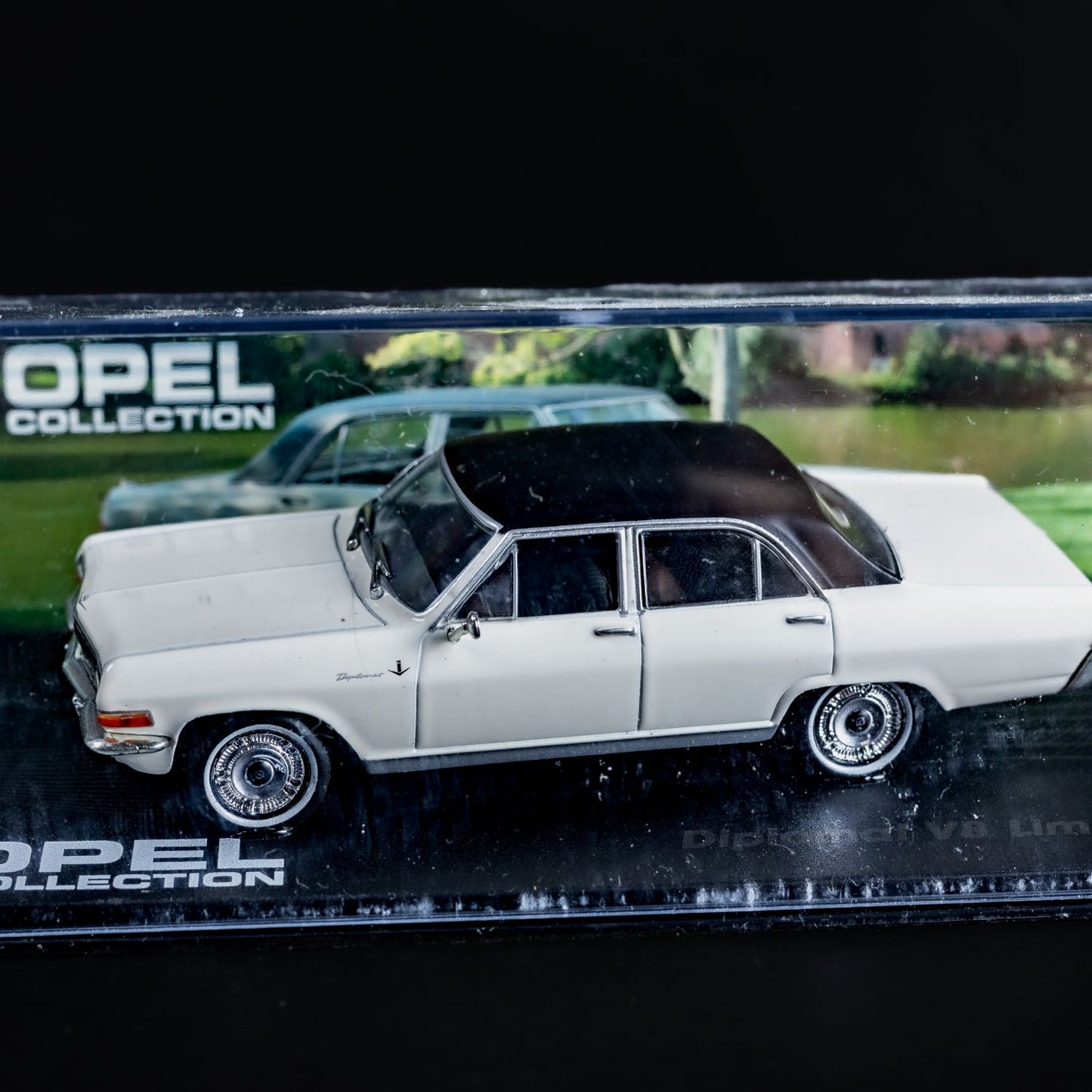 Opel Collection - Diplomat V8 (1964-1967) - 1:43 Stand-Modell - Mini-Vitrine