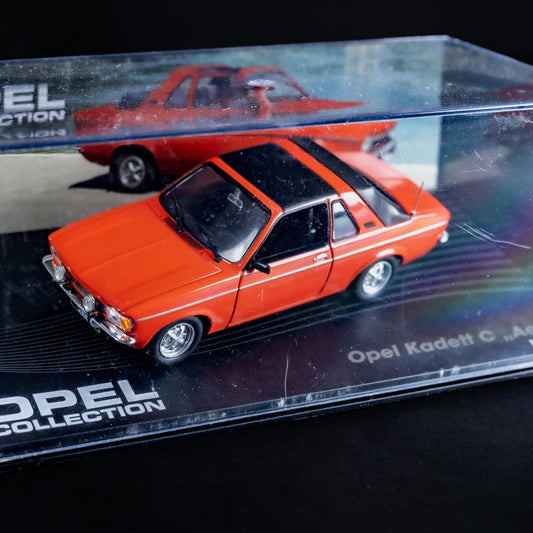 Opel Collection - Kadett C Aero (1976-1978) - 1:43 Standmodell - Mini-Vitrine