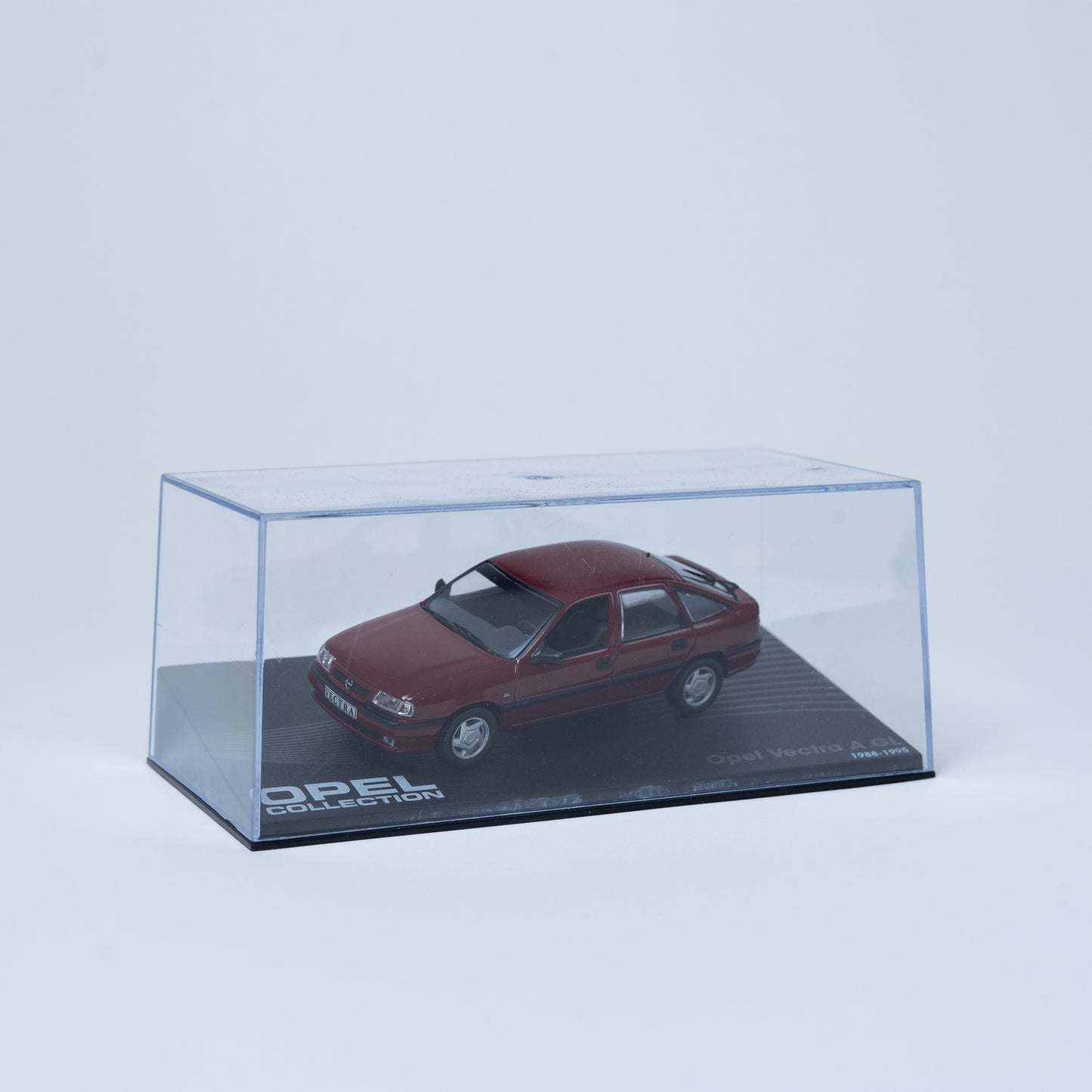 Opel Collection - Vectra (1988-1995) - 1:43 Standmodell - Mini-Vitrine
