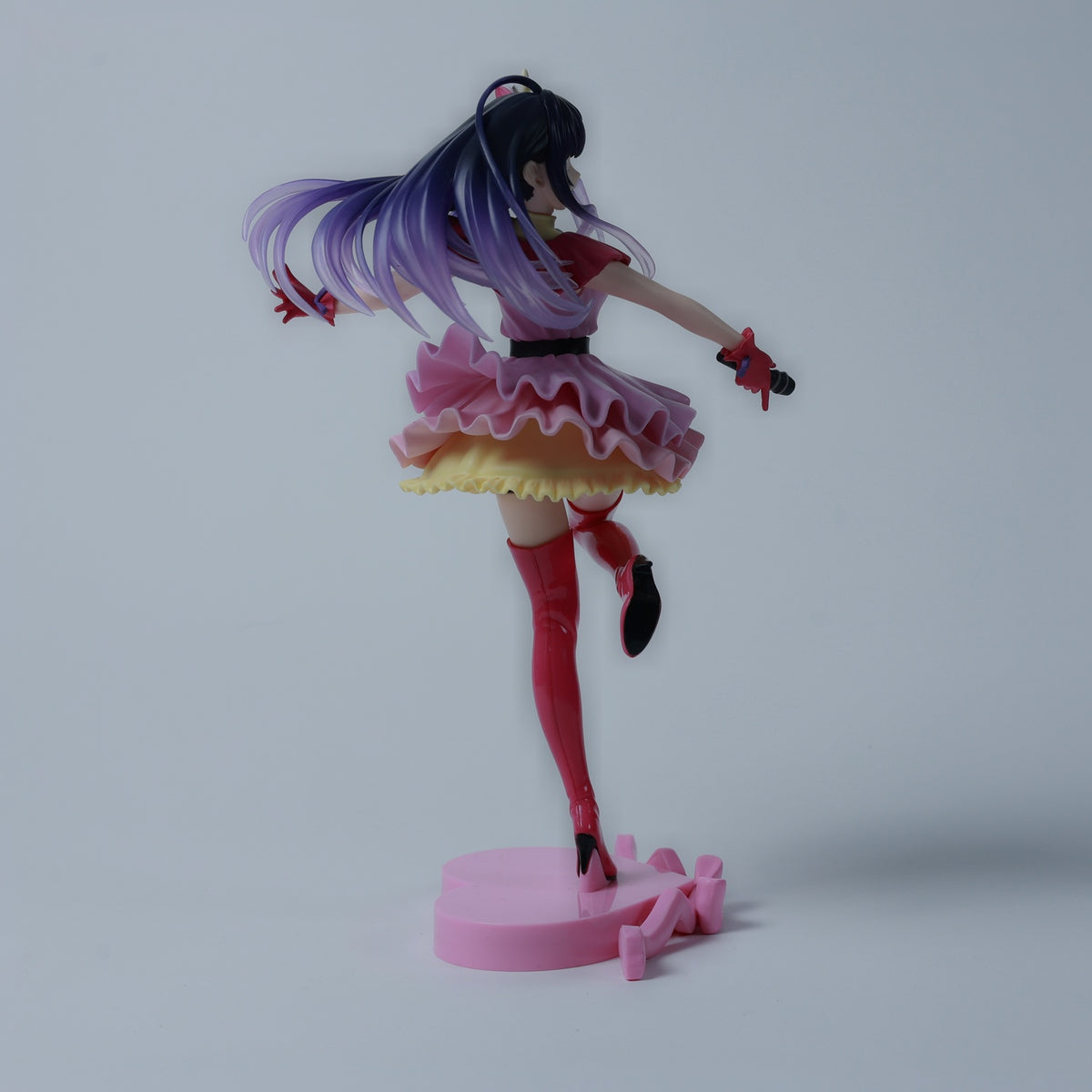 Oshi No Ko - Ai Hoshino - 18 cm Anime Statue mit Sockel - Zustand Sehr Gut