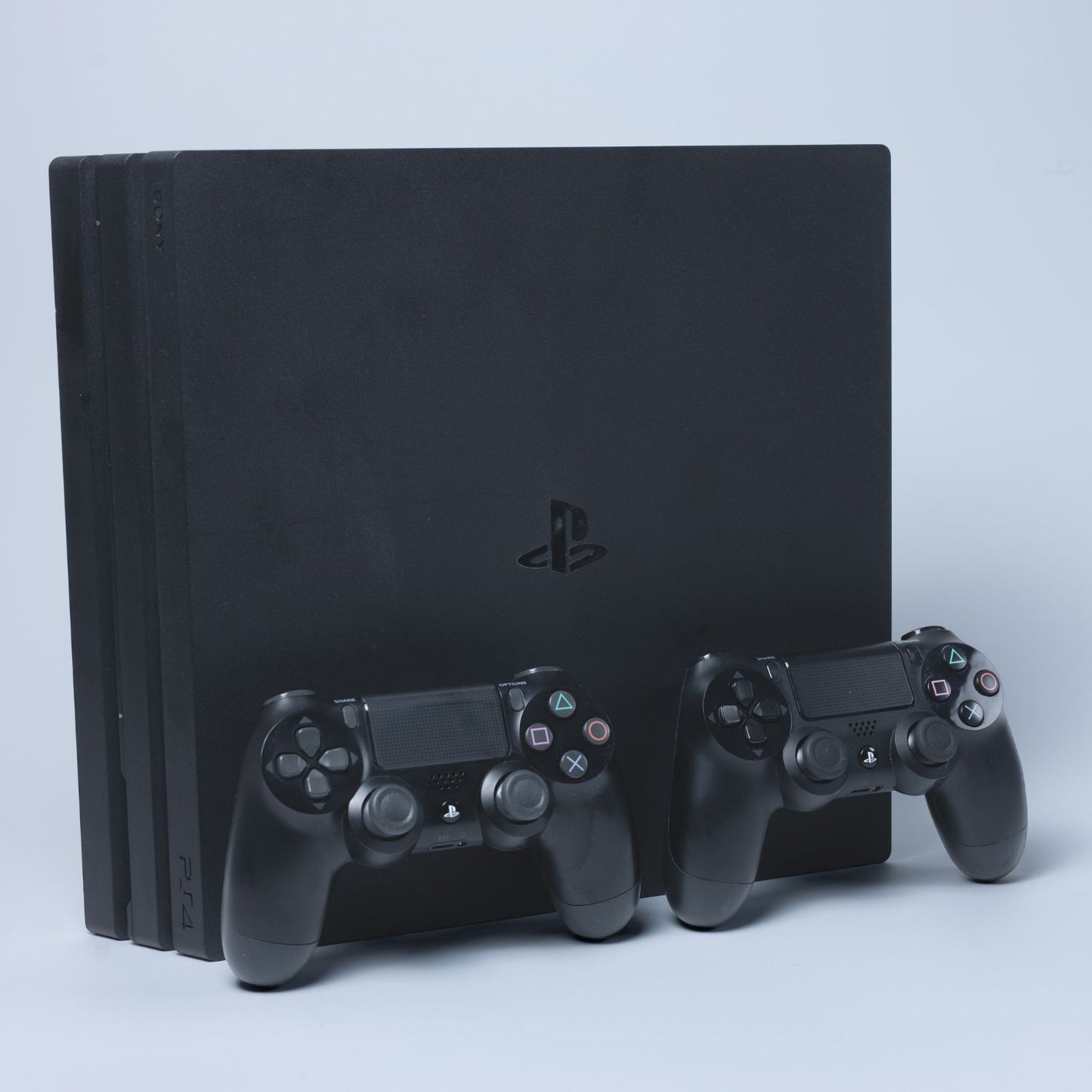 Playstation 4 PRO / PS4 mit 2 Controllern - Gebraucht - Funktion getestet