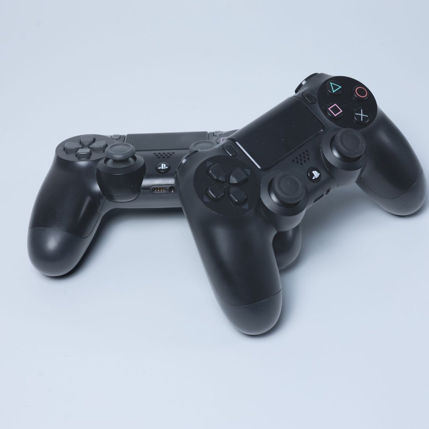 Playstation 4 PRO / PS4 mit 2 Controllern - Gebraucht - Funktion getestet