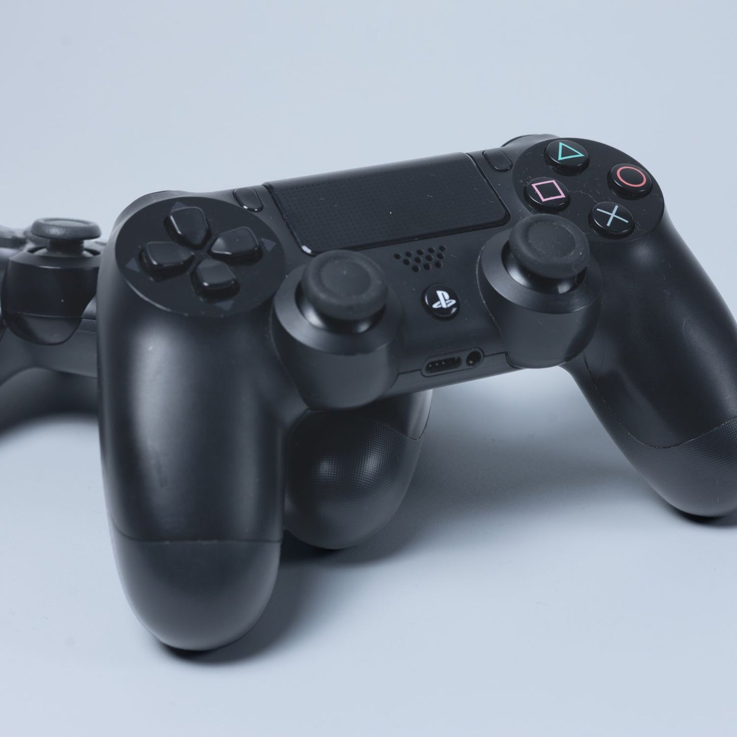 Playstation 4 PRO / PS4 mit 2 Controllern - Gebraucht - Funktion getestet