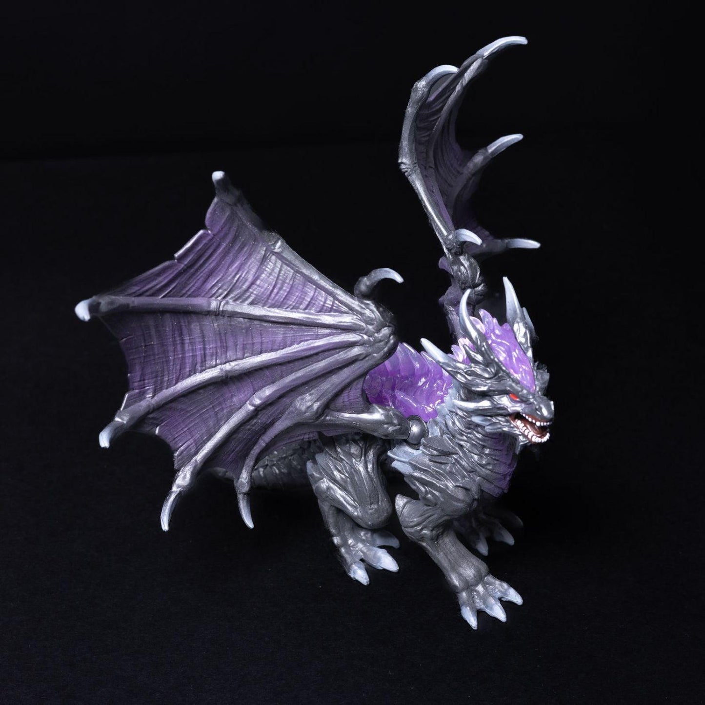 schleich-tier-figur-eldrado-schattendrache-70152-mit-faehnchen-etikett-1 - Utopia Collectibles