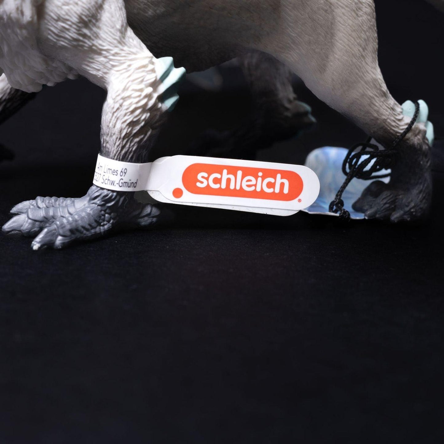 schleich-tier-figur-eldrador-eis-greif-modell-70143-mit-faehnchen-etikett-5 - Utopia Collectibles