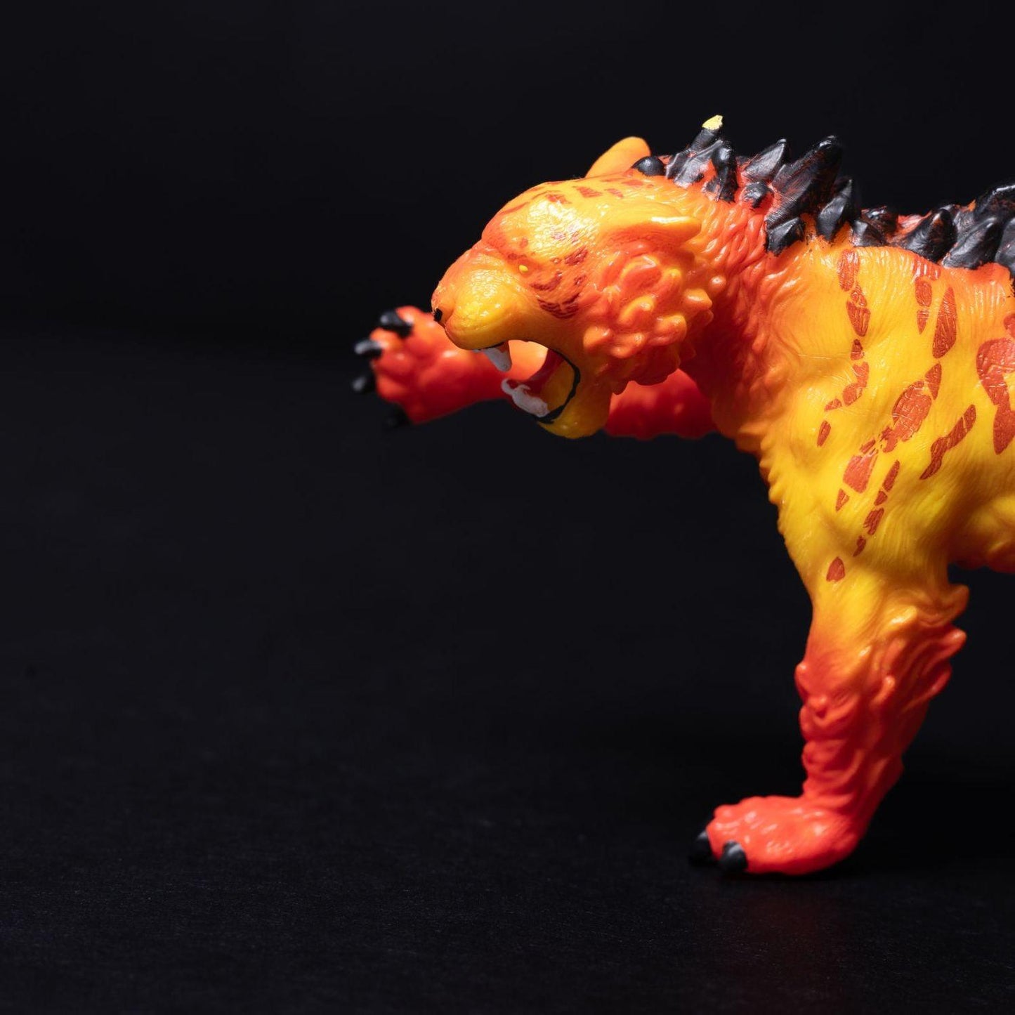 schleich-tier-figur-eldrador-lavatiger-modell-70148-zustand-gut-4 - Utopia Collectibles