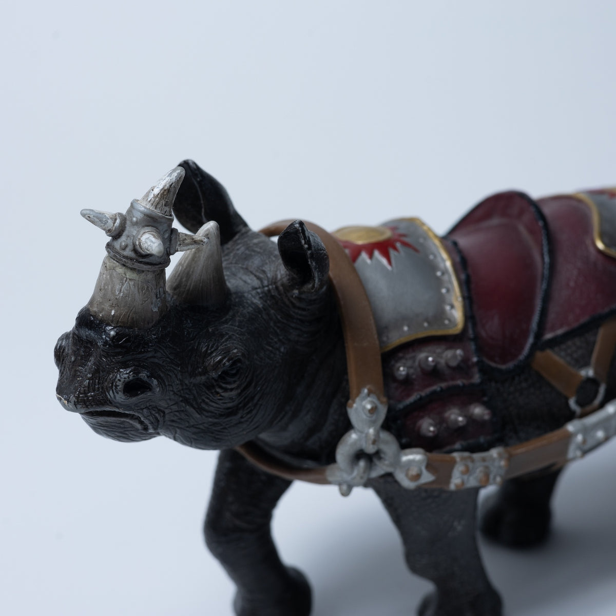 Schleich Tier Figur: Kampfnashorn mit Wagen (2011) - 70083 - Zustand Gut