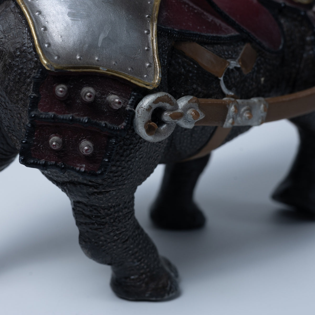 Schleich Tier Figur: Kampfnashorn mit Wagen (2011) - 70083 - Zustand Gut