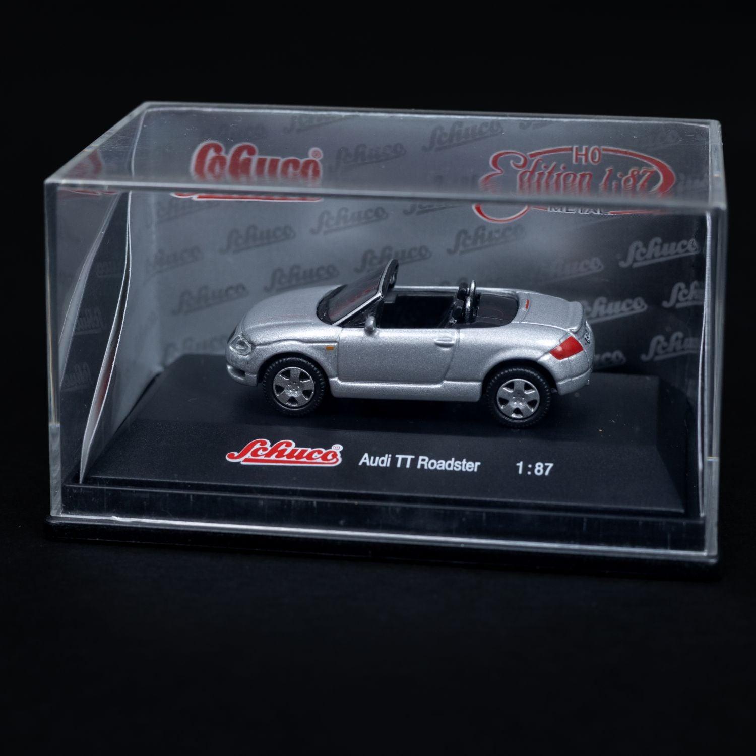 schuco-audi-tt-roadster-modellauto-massstab-187-mit-mini-showcase-neuwertig-1 - Utopia Collectibles