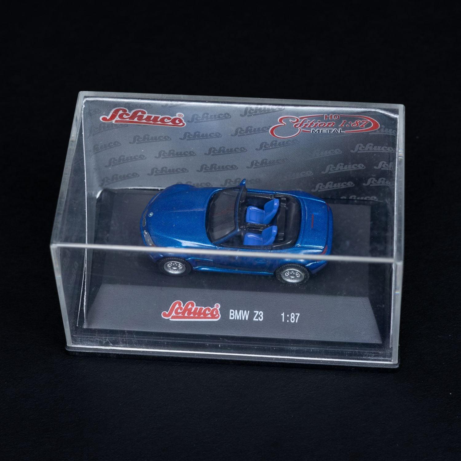 schuco-bmw-z3-blau-modellauto-massstab-187-mit-mini-showcase-neuwertig-2 - Utopia Collectibles