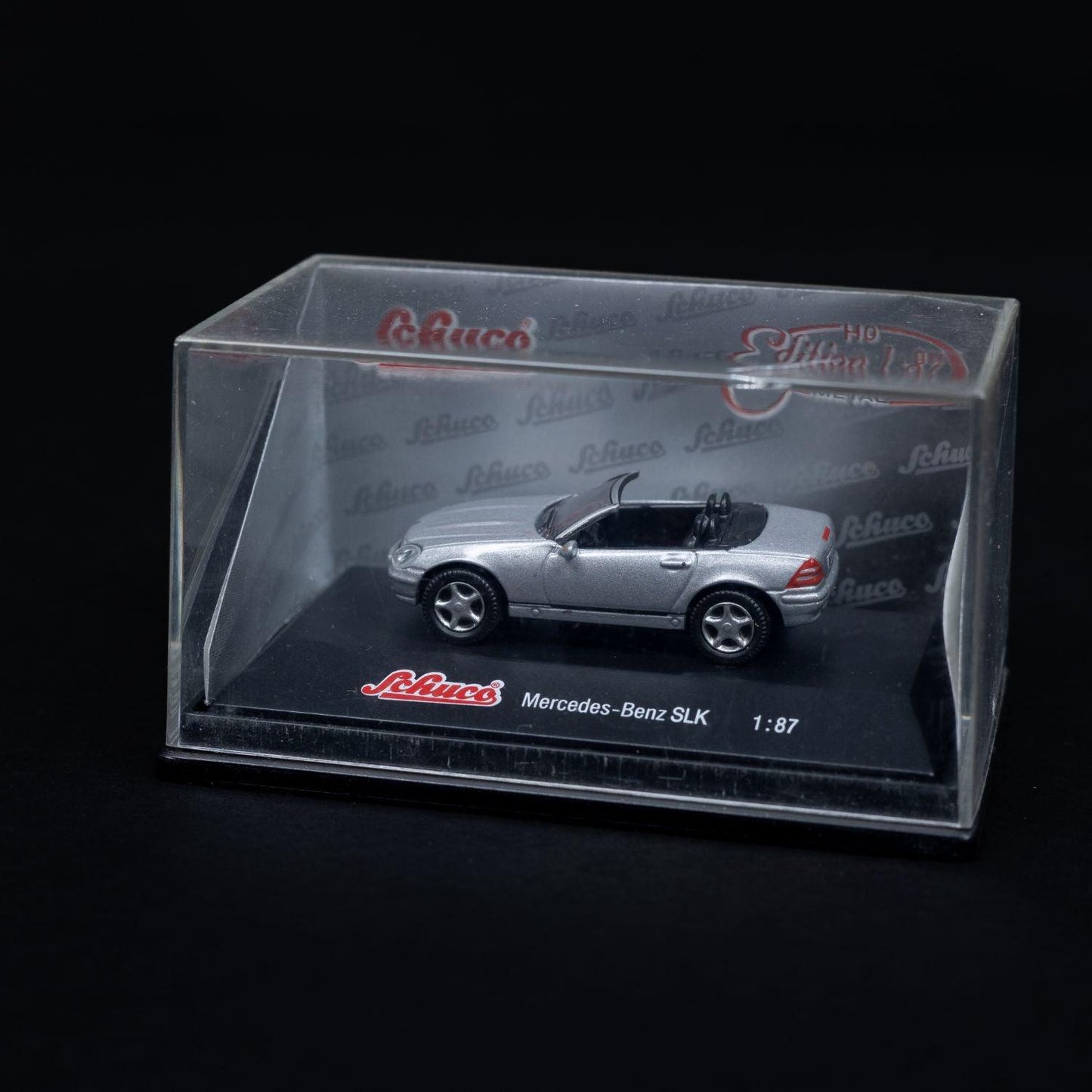 schuco-mercedes-benz-slk-modellauto-massstab-187-mit-mini-showcase-neuwertig-1 - Utopia Collectibles