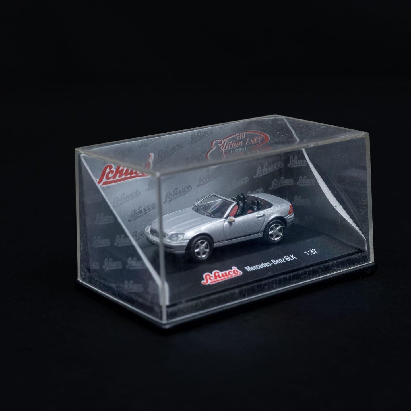 schuco-mercedes-benz-slk-modellauto-massstab-187-mit-mini-showcase-neuwertig-2 - Utopia Collectibles