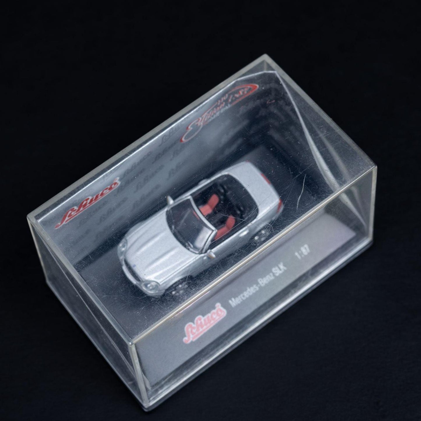 schuco-mercedes-benz-slk-modellauto-massstab-187-mit-mini-showcase-neuwertig-3 - Utopia Collectibles