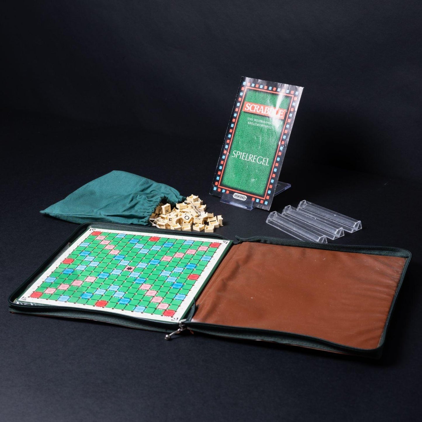 scrabble-reise-edition-in-gepolsterter-reissverschlusstasche-steine-vollstaendig-1 - Utopia Collectibles