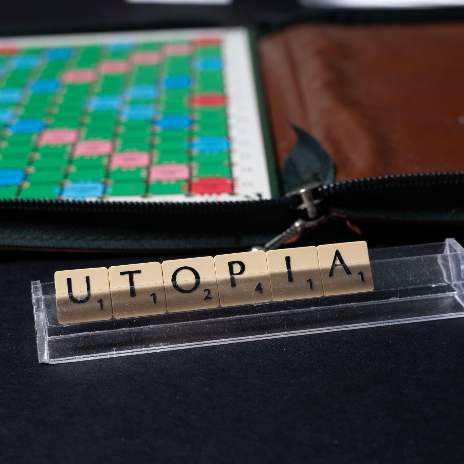 scrabble-reise-edition-in-gepolsterter-reissverschlusstasche-steine-vollstaendig-9 - Utopia Collectibles