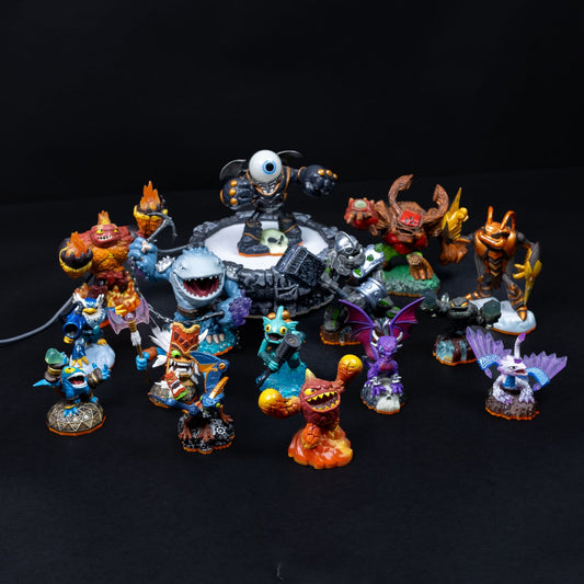 Skylanders - Activision - Sammlung - 15 Figuren mit Podest - Zustand Sehr gut