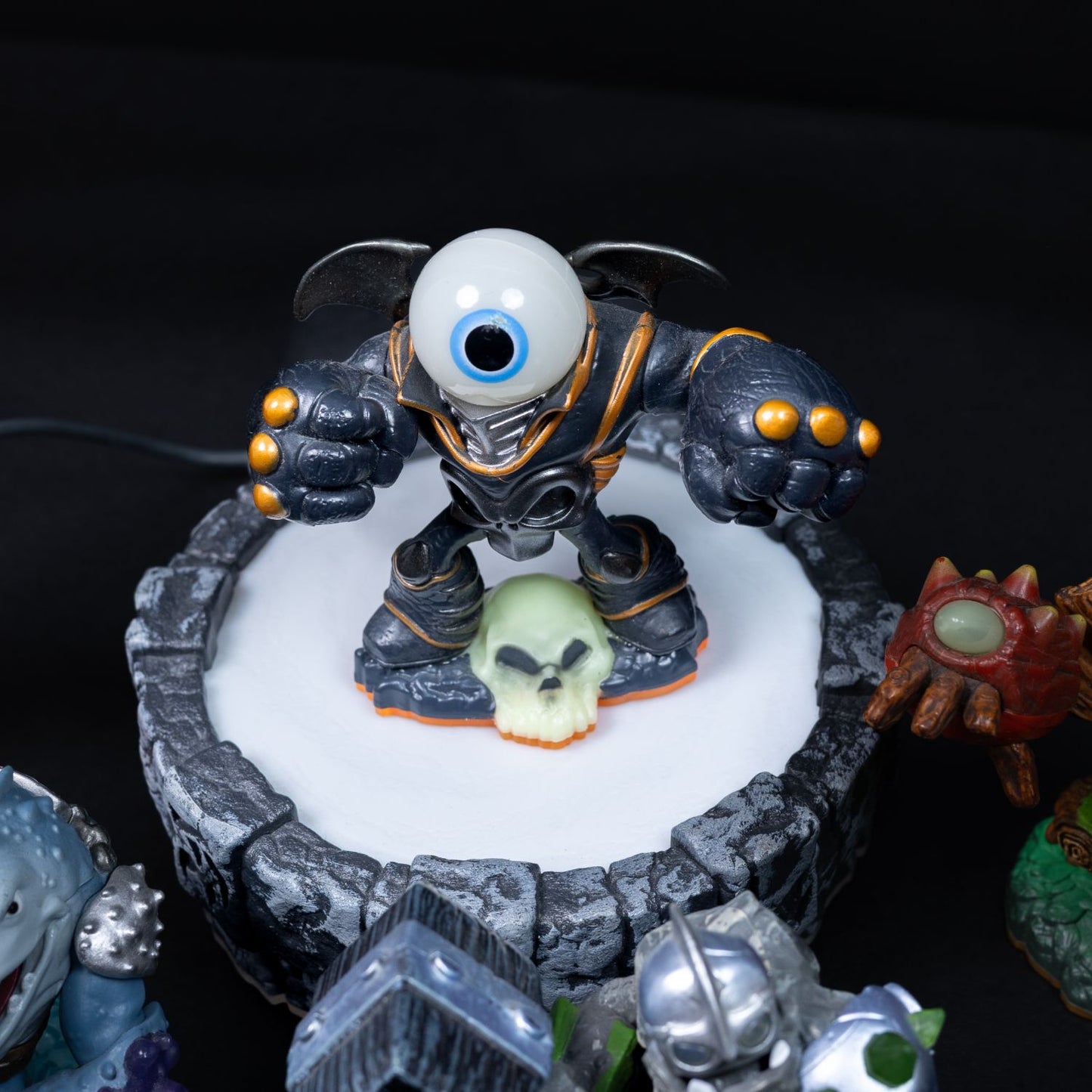 Skylanders - Activision - Sammlung - 15 Figuren mit Podest - Zustand Sehr gut