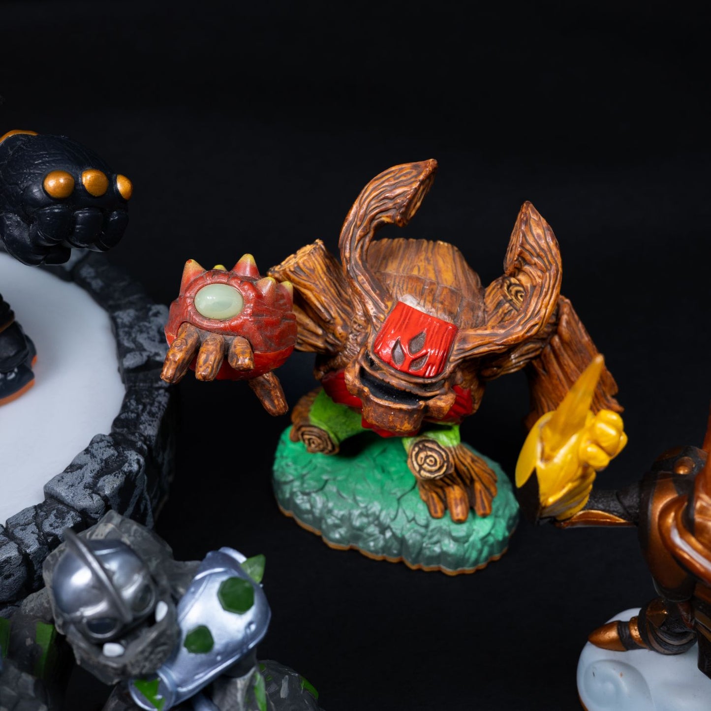 Skylanders - Activision - Sammlung - 15 Figuren mit Podest - Zustand Sehr gut