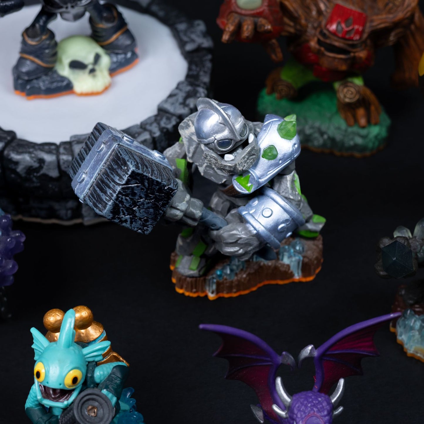 Skylanders - Activision - Sammlung - 15 Figuren mit Podest - Zustand Sehr gut