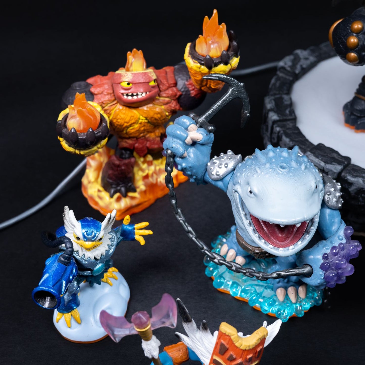 Skylanders - Activision - Sammlung - 15 Figuren mit Podest - Zustand Sehr gut