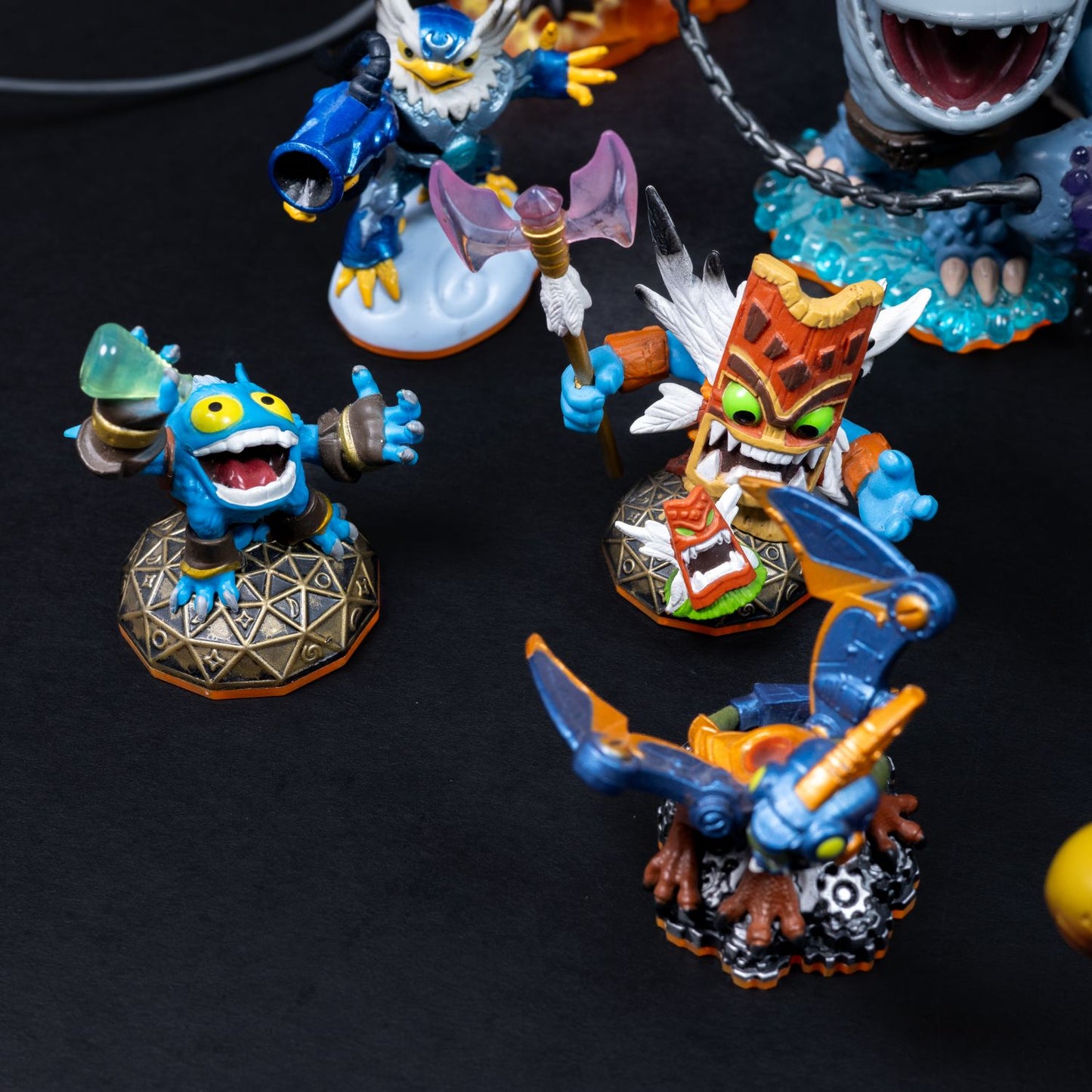 Skylanders - Activision - Sammlung - 15 Figuren mit Podest - Zustand Sehr gut