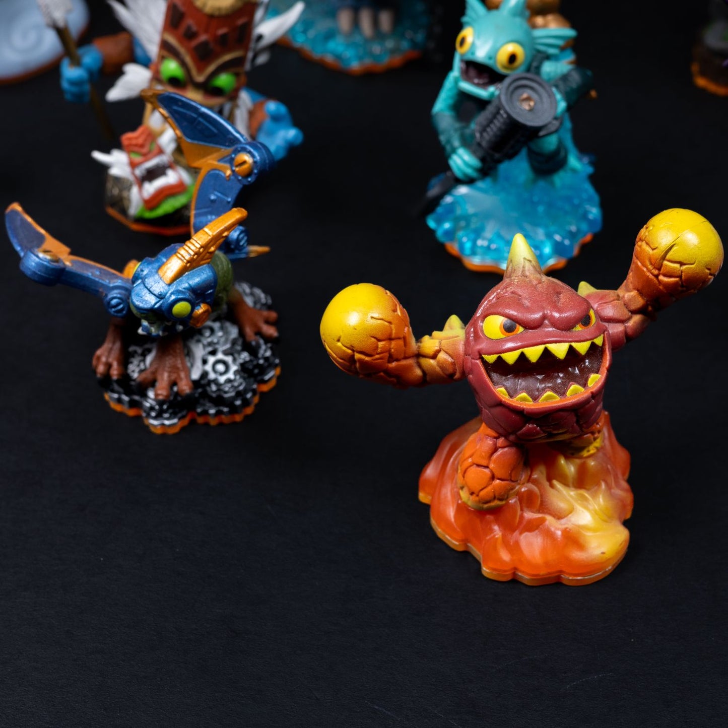 Skylanders - Activision - Sammlung - 15 Figuren mit Podest - Zustand Sehr gut
