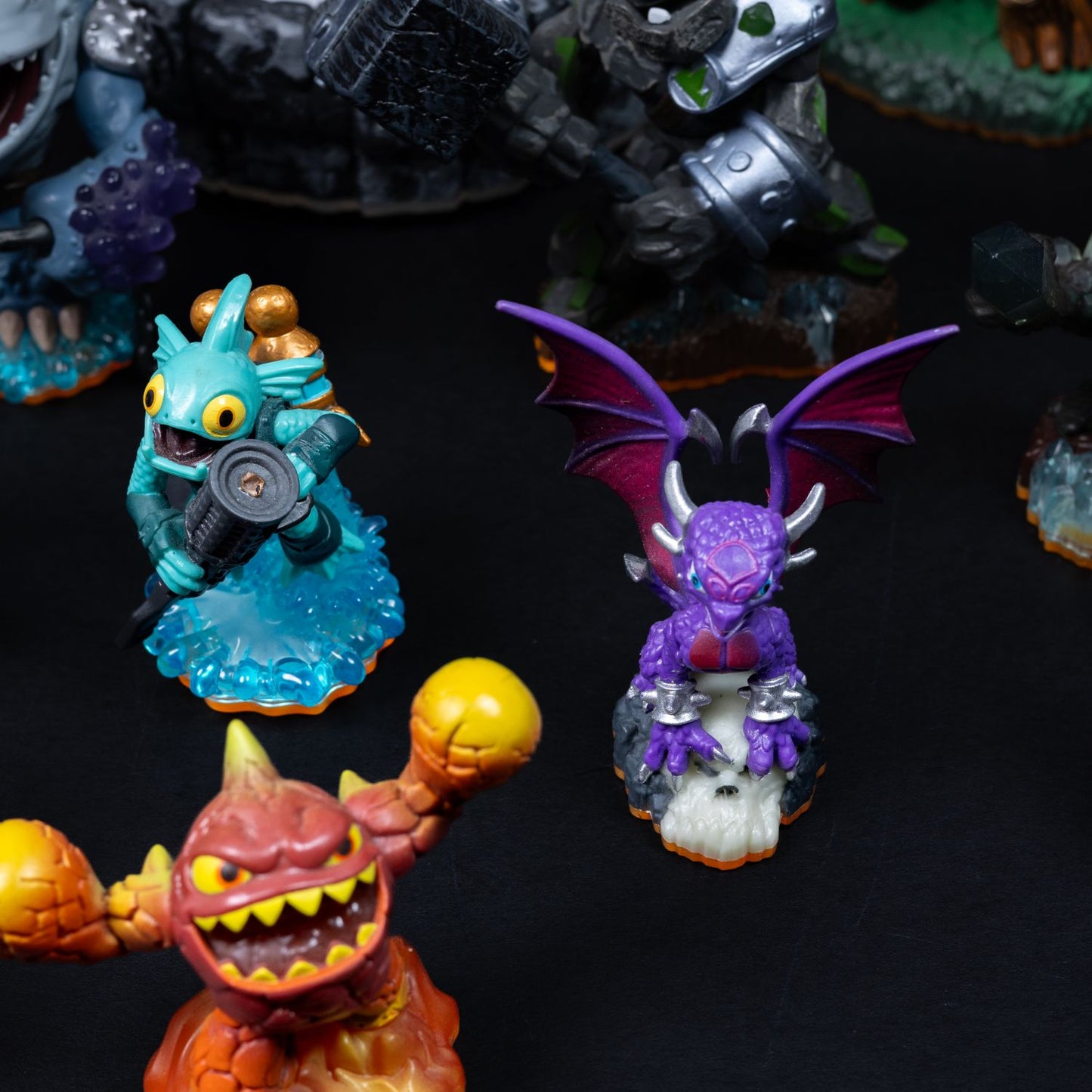Skylanders - Activision - Sammlung - 15 Figuren mit Podest - Zustand Sehr gut