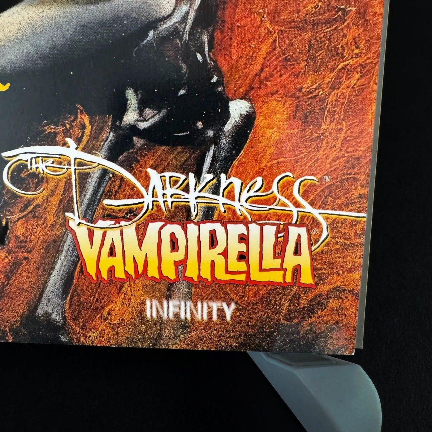 the-darkness-vampirella-2006-comic-salon-variant-cover-limited-78333-2 - Utopia Collectibles
