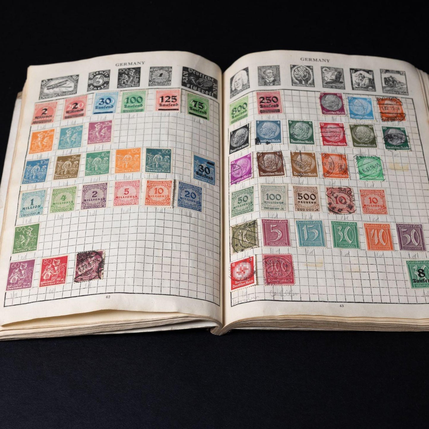 The Wanderer Album - Vintage Briefmarken Sammlung nach Land - teilweise befüllt