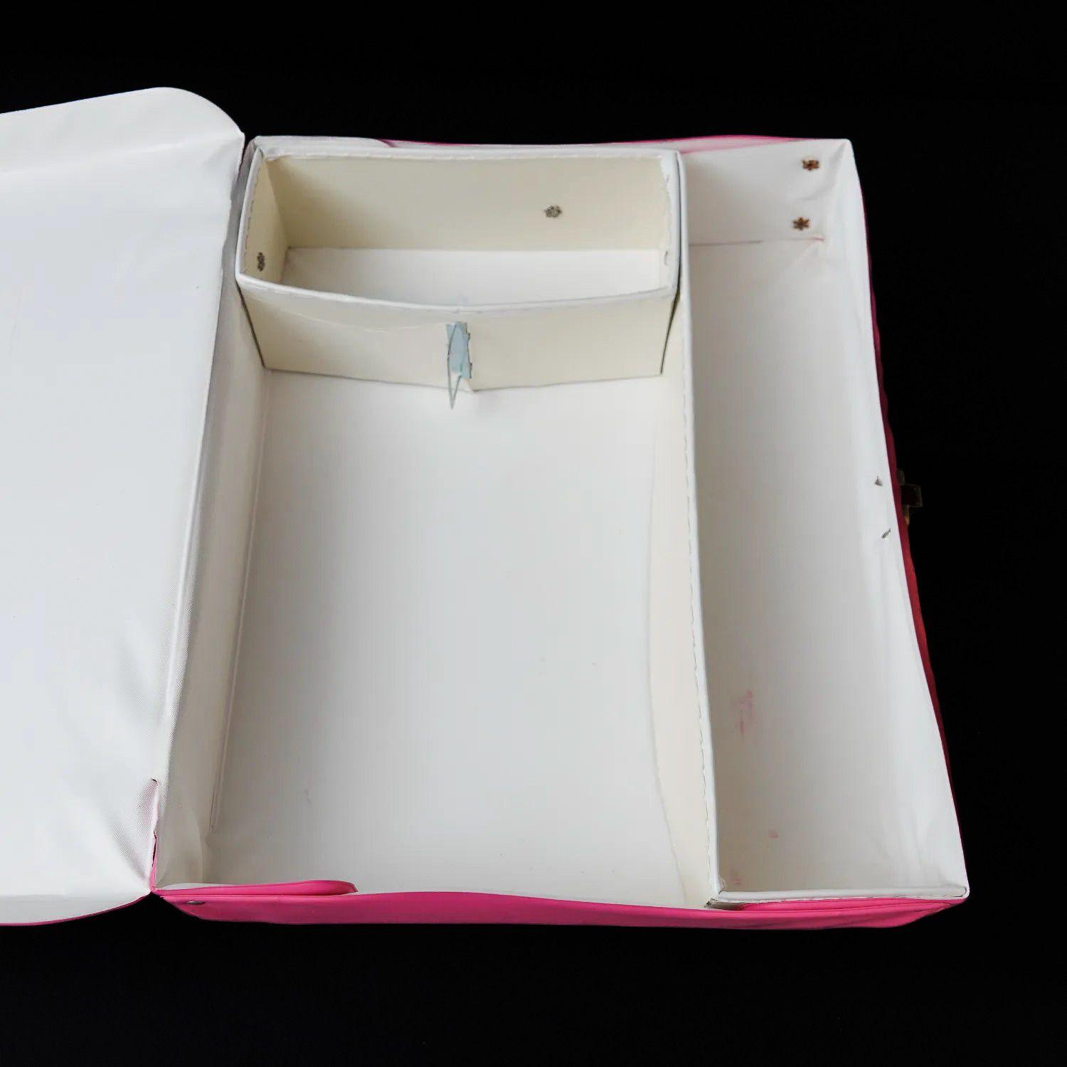 the-world-of-barbie-doll-case-puppen-koffer-model-no-1002-1968-3 - Utopia Collectibles