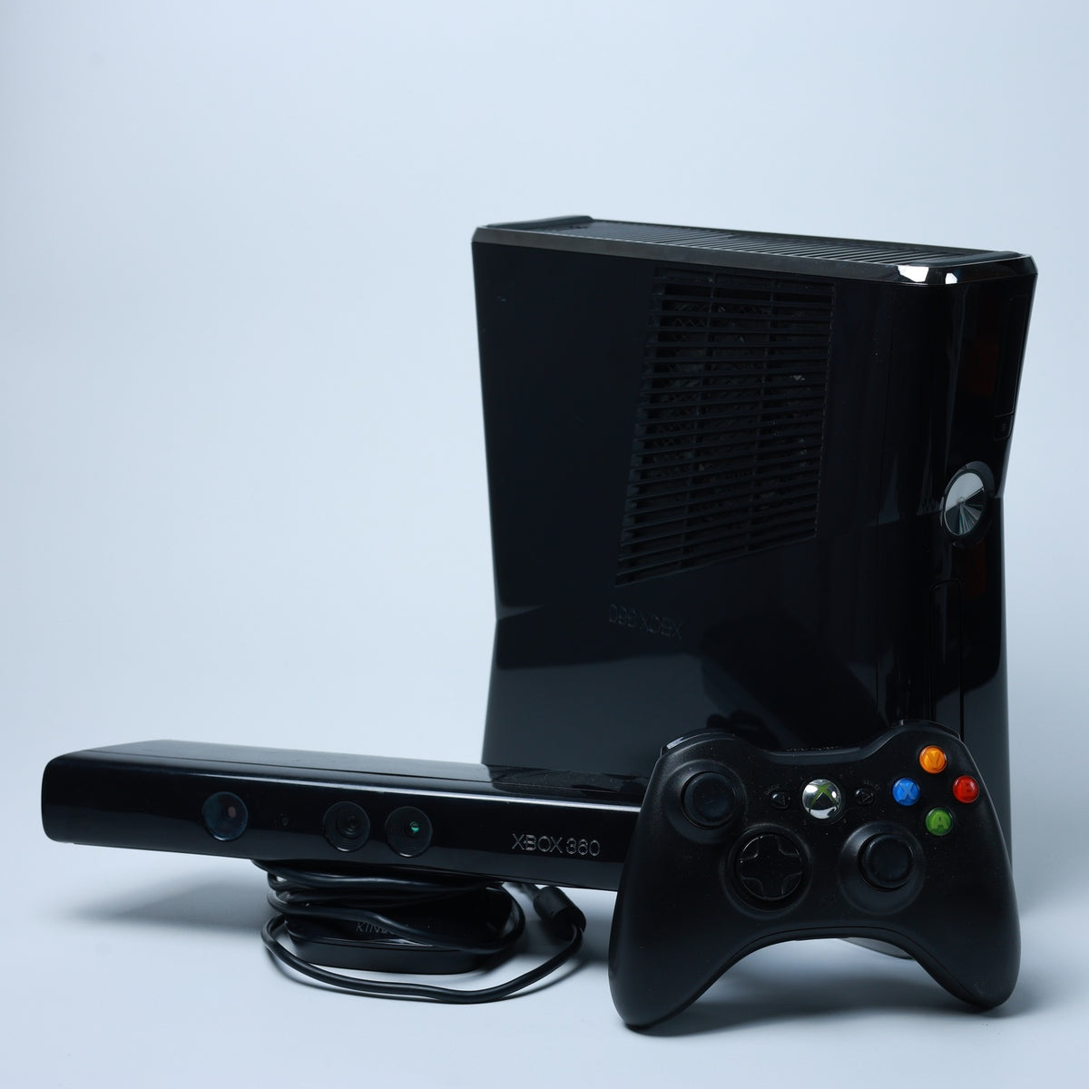 XBOX 360 S Konsole - 250 GB - Model 1439 - mit Controller + Kinect - Zustand Gut