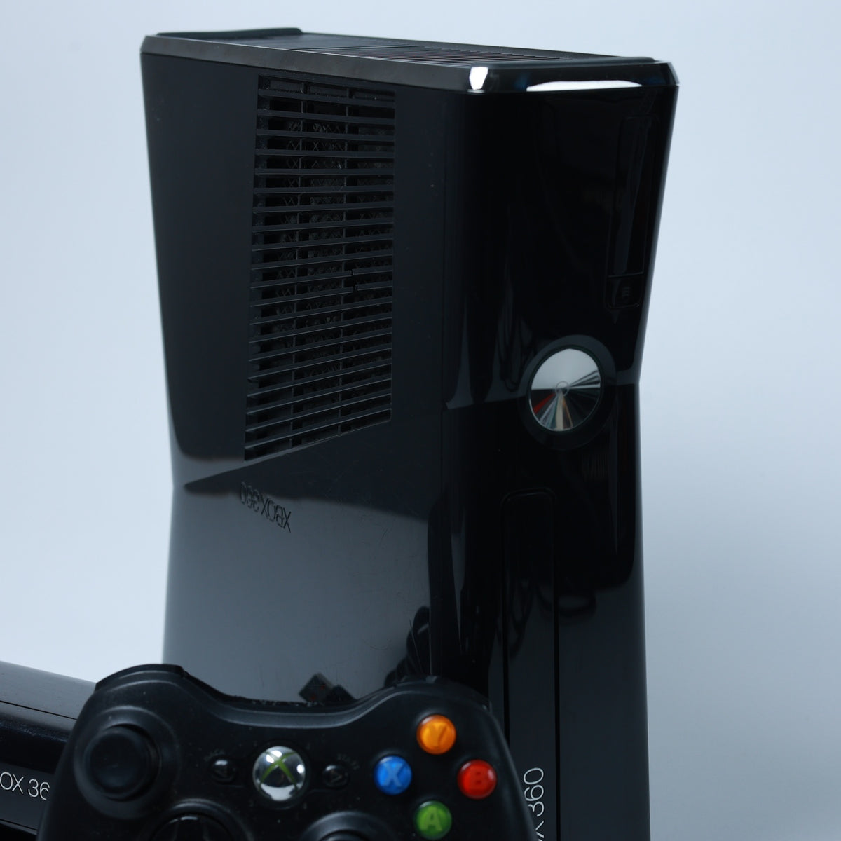 XBOX 360 S Konsole - 250 GB - Model 1439 - mit Controller + Kinect - Zustand Gut