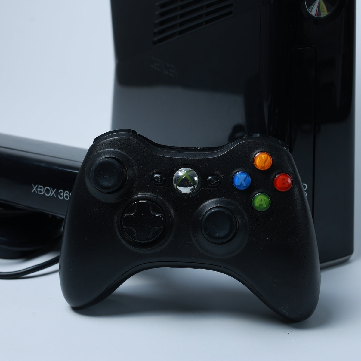 XBOX 360 S Konsole - 250 GB - Model 1439 - mit Controller + Kinect - Zustand Gut
