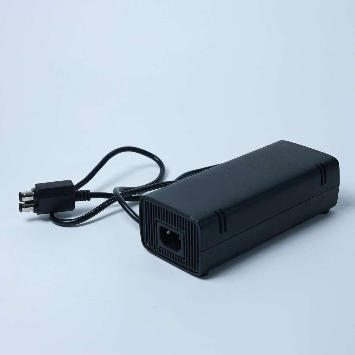 XBOX 360 S Konsole - 250 GB - Model 1439 - mit Controller + Kinect - Zustand Gut