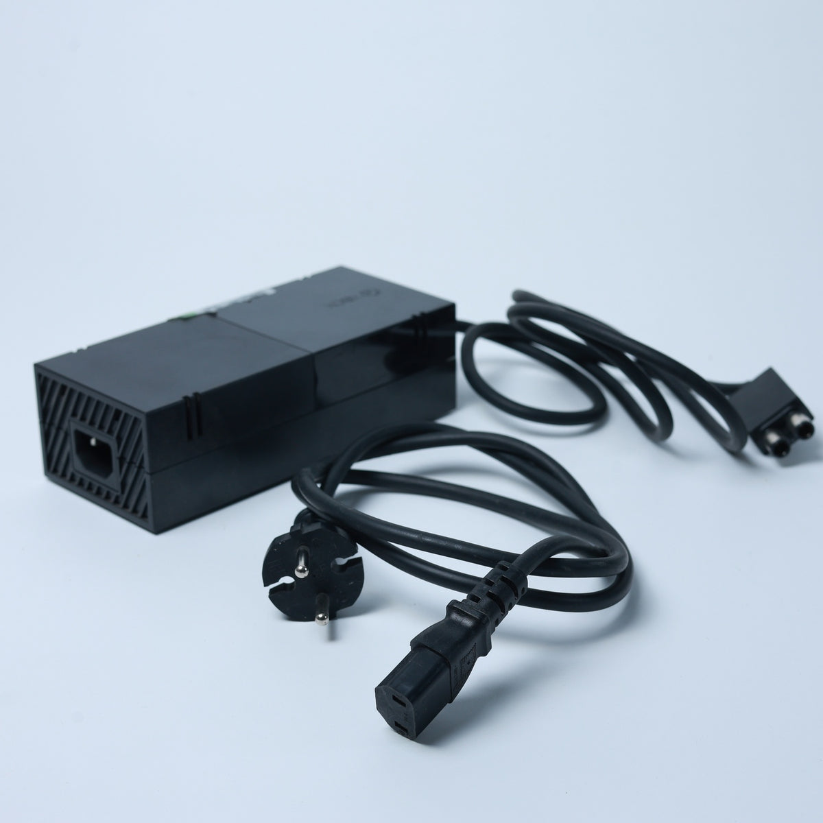 XBOX ONE Konsole - 500 GB - Model 1540 - mit 2x Controller - Zustand Gut